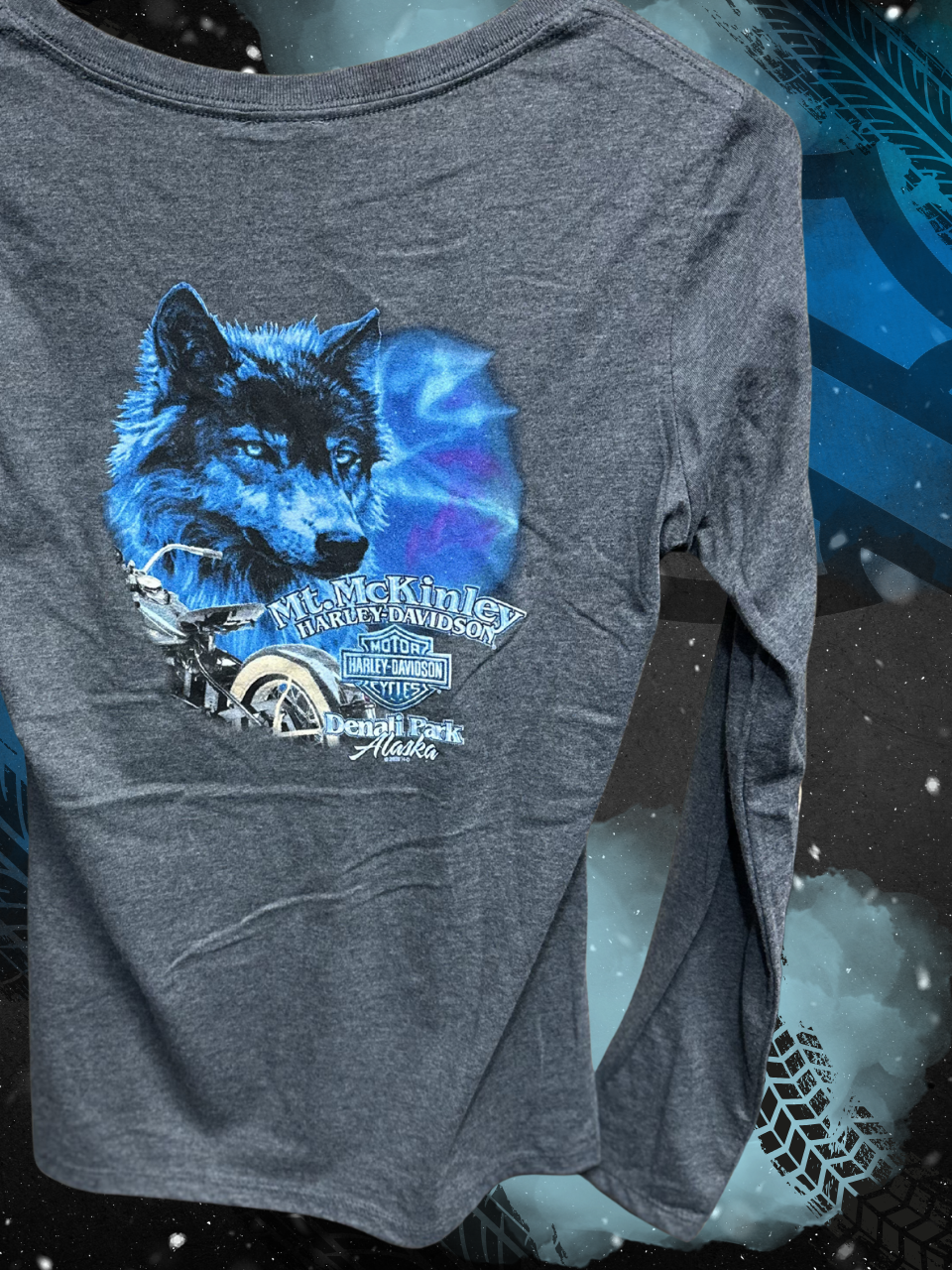 Northern Lights Wolf - Long Sleeve