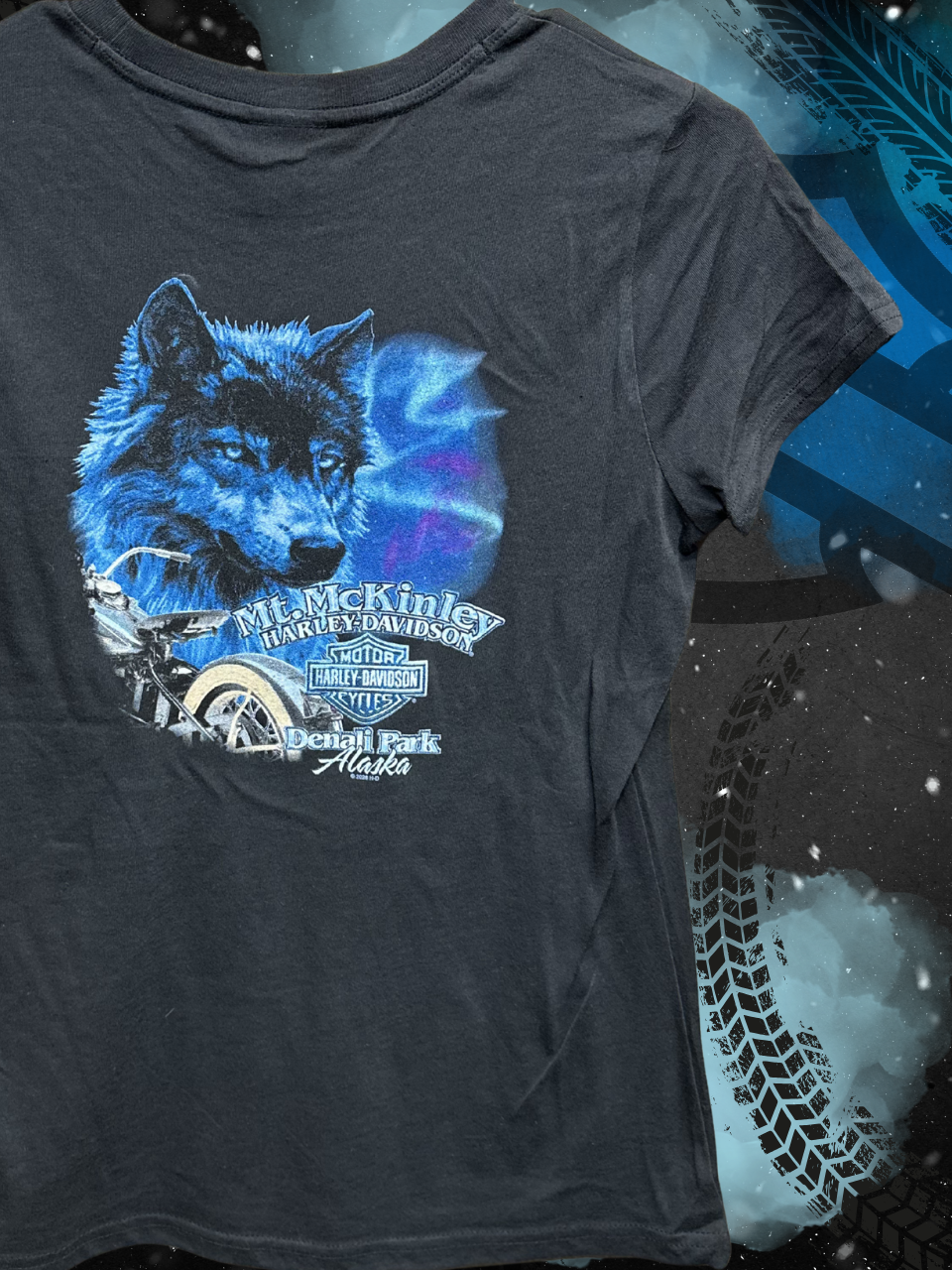 Northern Lights Wolf Short Sleeve