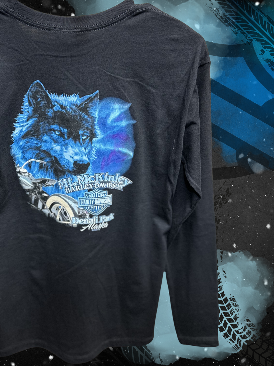 Northern Lights Wolf - Long Sleeve