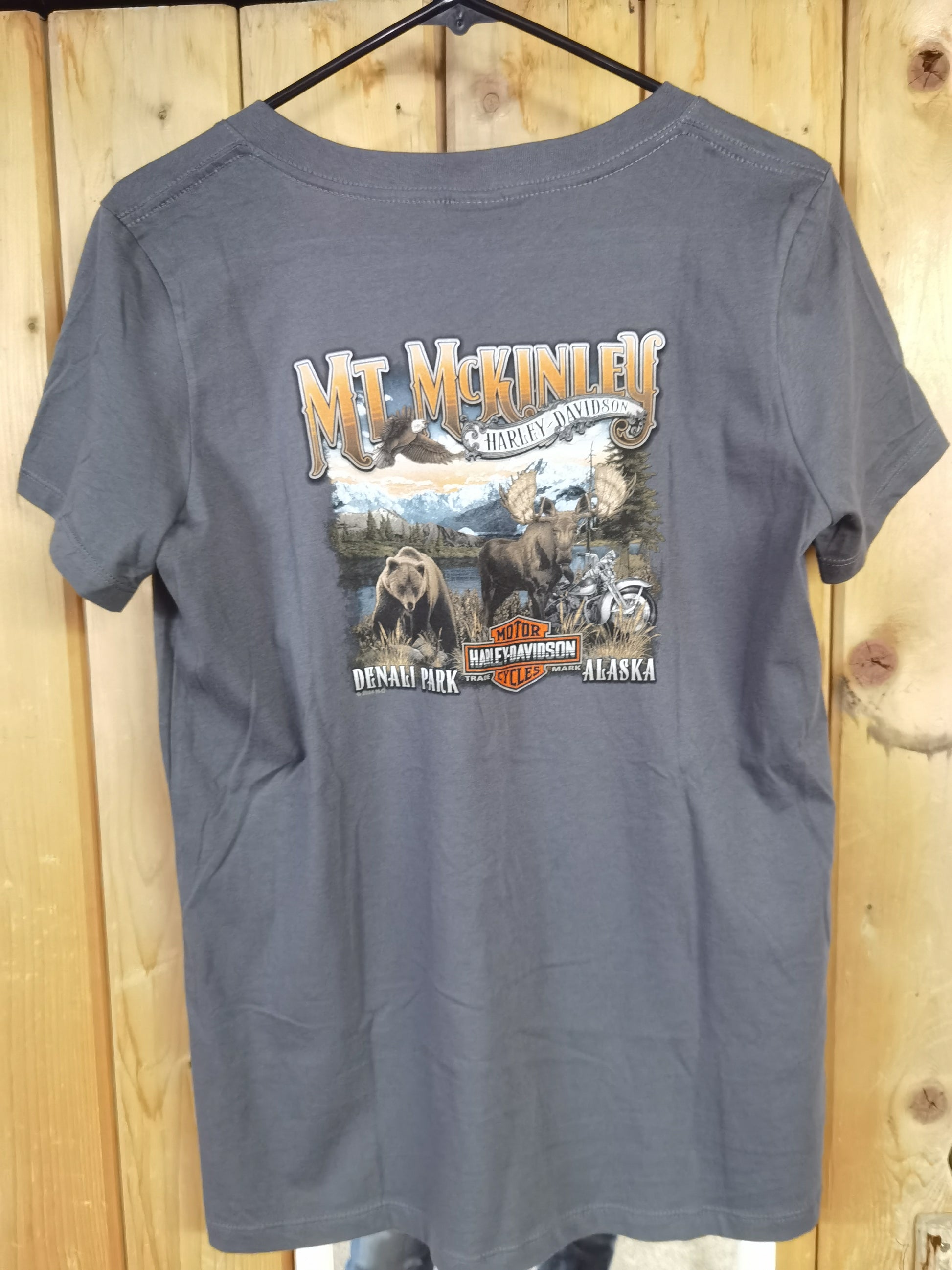 WMNS Wildlife Lake - SHORT SLEEVE VNECK