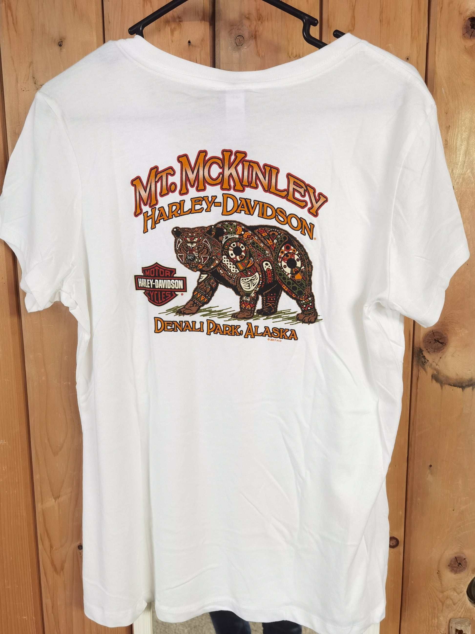 WMNS SUBTLE BEAR - SHORT SLEEVE VNECK